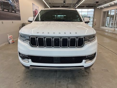 Used 2022 Jeep Wagoneer Series III w/ Premium Group I image 2