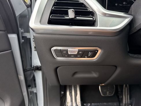Used 2023 BMW X7 xDrive40i w/ M Sport Package AWD/4WD image 54