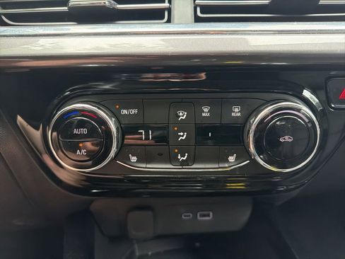 Used 2025 Chevrolet Trax ACTIV w/ Sunroof Package FWD image 12