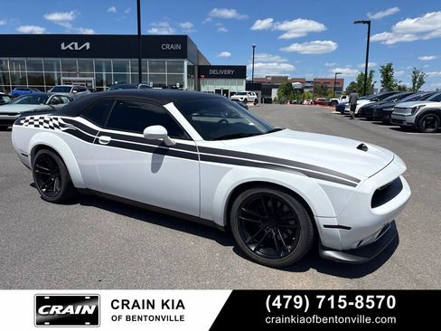 Used 2020 Dodge Challenger R/T RWD image 1