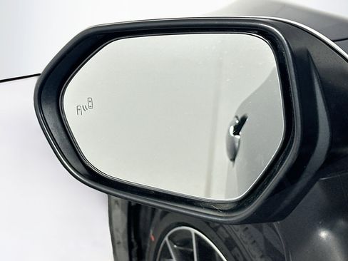 Used 2021 Toyota Camry SE w/ Convenience Package image 16