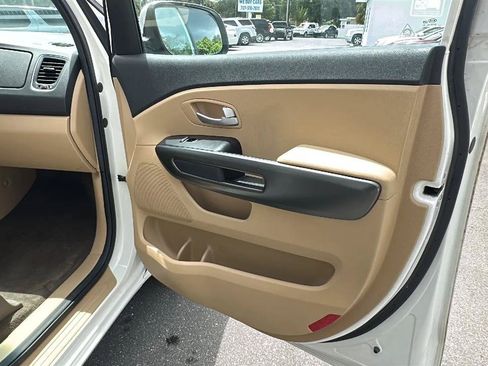 Used 2016 Kia Sedona LX w/ LX Convenience Package FWD image 22