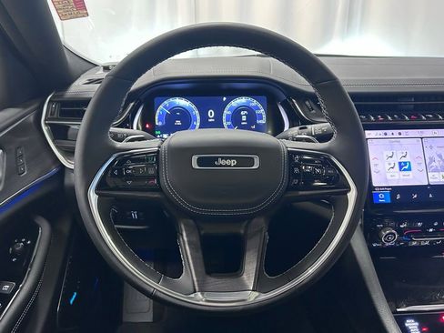 Used 2023 Jeep Grand Cherokee L Overland image 9