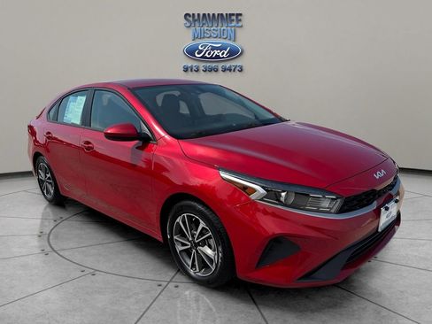 Used 2023 Kia Forte LXS image 3