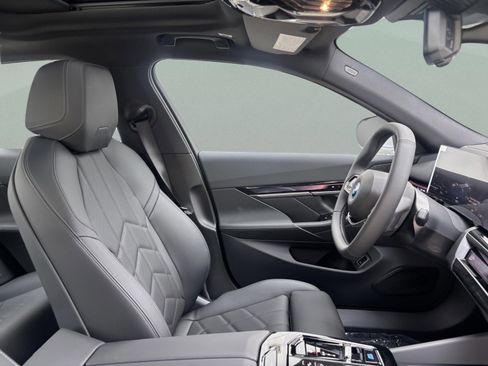 New 2026 BMW i5 eDrive40 w/ Premium Package RWD image 25