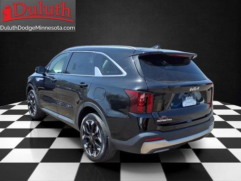 Used 2024 Kia Sorento EX AWD/4WD image 3