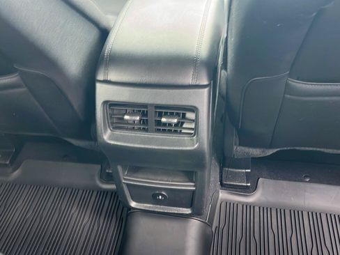 Used 2024 Ford Edge SE w/ Black Appearance Package AWD/4WD image 29