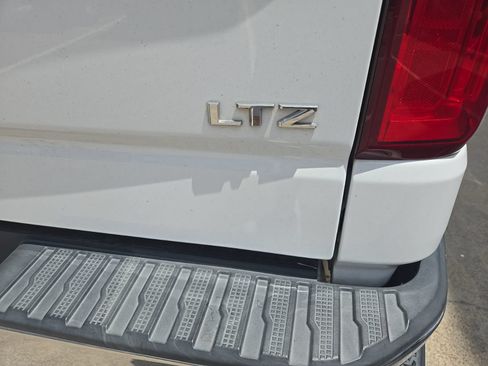 Used 2020 Chevrolet Silverado 1500 LTZ AWD/4WD image 6