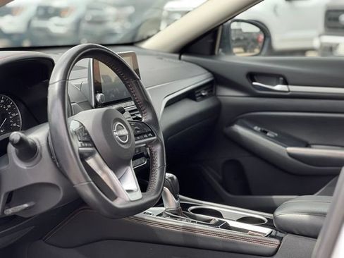 Used 2024 Nissan Altima 2.5 SR FWD image 14