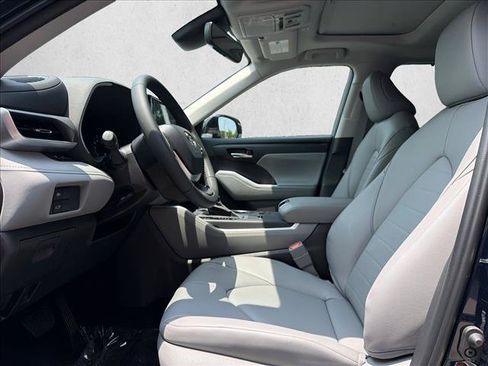 New 2026 Toyota Highlander XLE AWD/4WD image 11