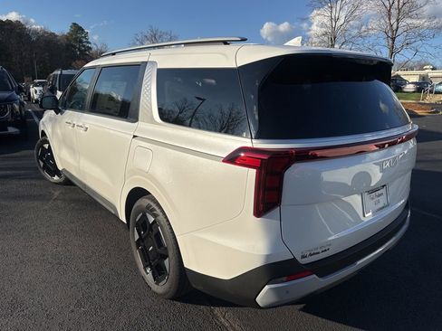 New 2026 Kia Carnival EX image 17