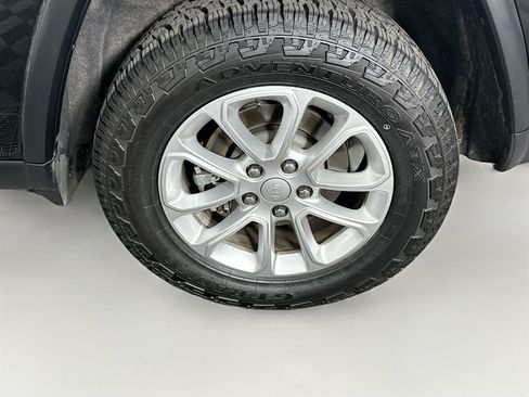 Used 2021 Jeep Grand Cherokee Laredo AWD/4WD image 11
