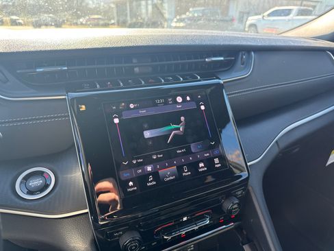 New 2025 Jeep Grand Cherokee L Laredo image 22