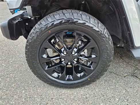 Used 2022 Jeep Wrangler Unlimited Sahara image 8