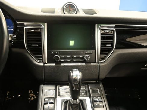 Used 2018 Porsche Macan S image 22