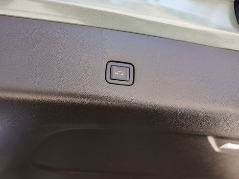 Used 2023 Chevrolet Traverse LT FWD image 28