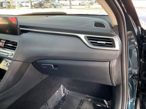 Used 2025 Genesis G70 2.5T image 15