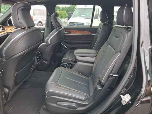 Used 2024 Jeep Grand Cherokee L Summit AWD/4WD image 11