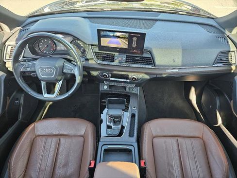 Used 2022 Audi Q5 2.0T Premium w/ Convenience Package image 4