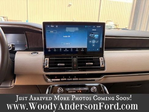 Used 2022 Lincoln Navigator Reserve AWD/4WD image 13