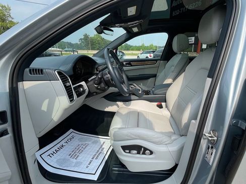 Used 2020 Porsche Cayenne AWD/4WD image 19