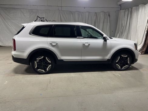 Used 2025 Kia Telluride S image 8