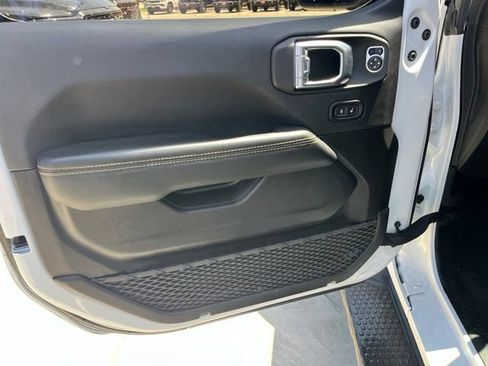 Used 2024 Jeep Wrangler Unlimited Sahara AWD/4WD image 10
