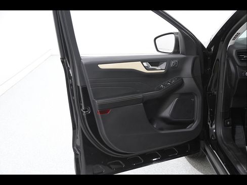 Used 2022 Ford Escape Titanium w/ Titanium Elite Package AWD/4WD image 4