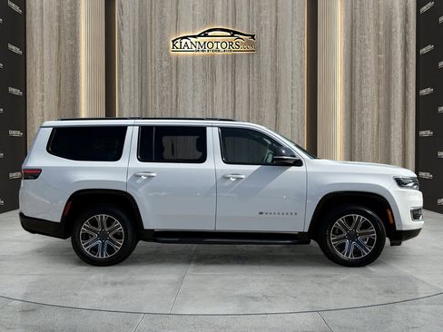 Used 2024 Jeep Wagoneer Series II w/ Flexible Seating Group image 8