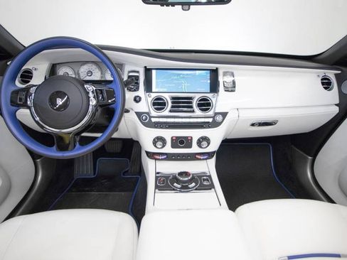 Used 2017 Rolls-Royce Dawn image 31