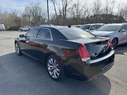Used 2019 Chrysler 300 Touring w/ Chrome Appearance Package image 20
