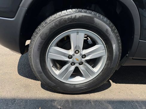 Used 2019 Chevrolet Trax LT w/ LT Convenience Package FWD image 32