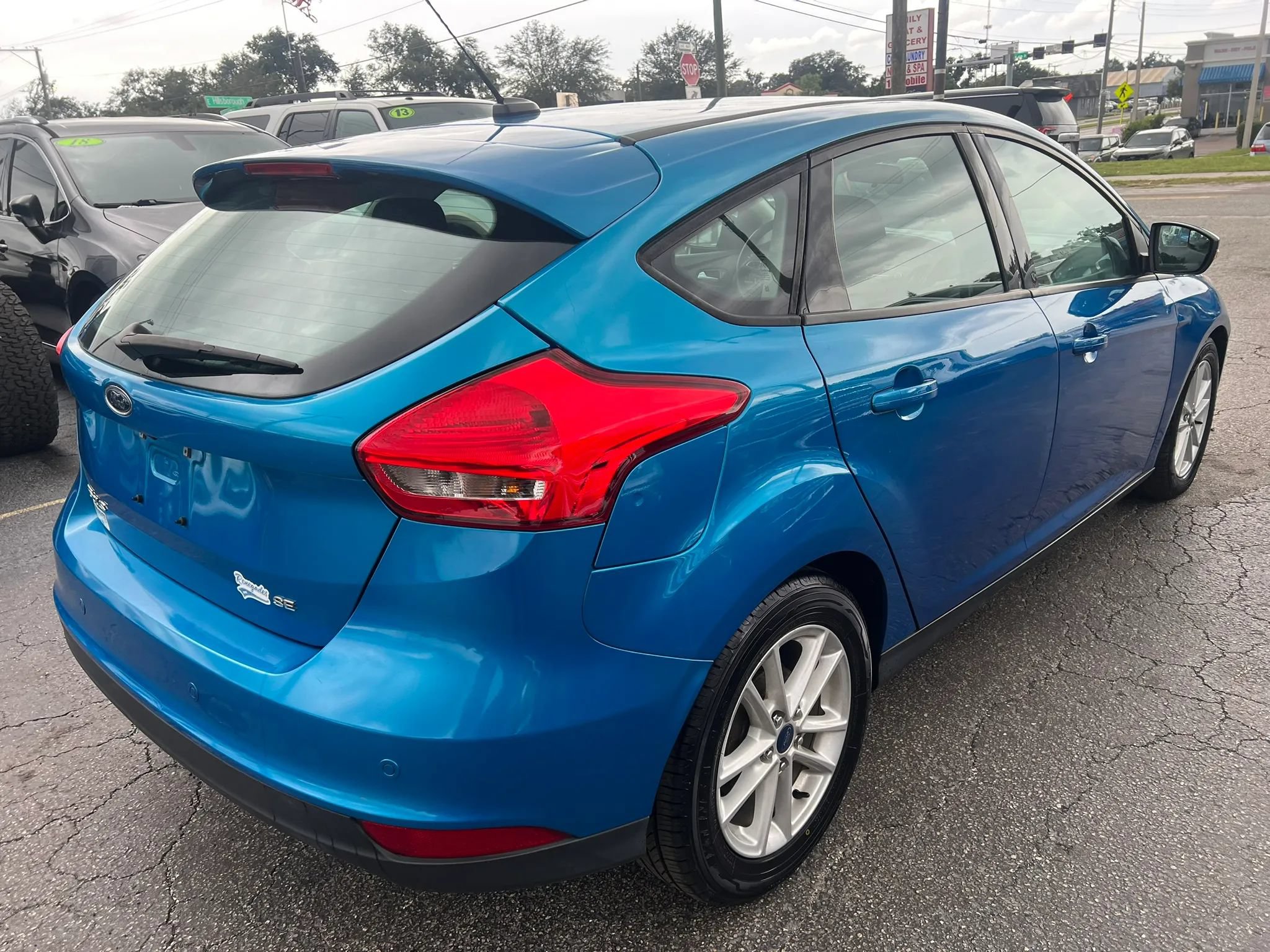 Used 2016 Ford Focus SE w/ SE Power Seat Package FWD image 5
