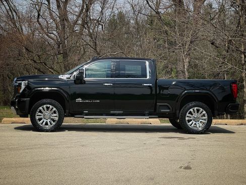 New 2026 GMC Sierra 2500 Denali w/ Denali Reserve Package image 2