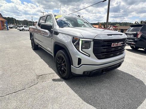 Used 2023 GMC Sierra 1500 Elevation AWD/4WD image 3