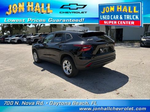 Used 2024 Chevrolet Trax LS w/ LS Convenience Package FWD image 6