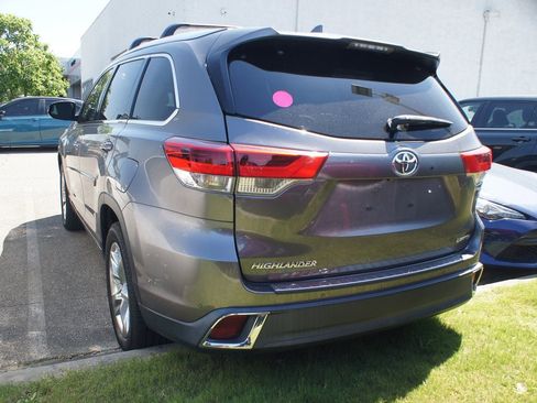 Used 2018 Toyota Highlander Limited FWD image 4