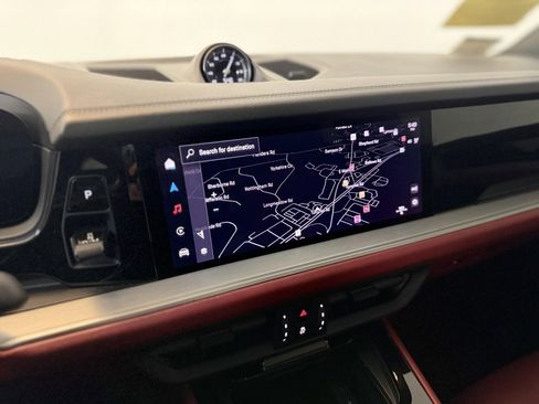 Used 2024 Porsche Cayenne Coupe image 19