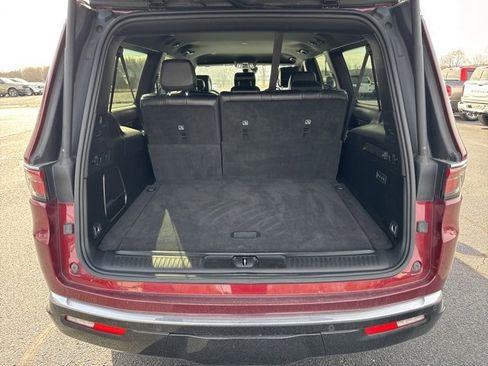 Used 2024 Jeep Wagoneer L Series III w/ Flexible Seating Group image 7