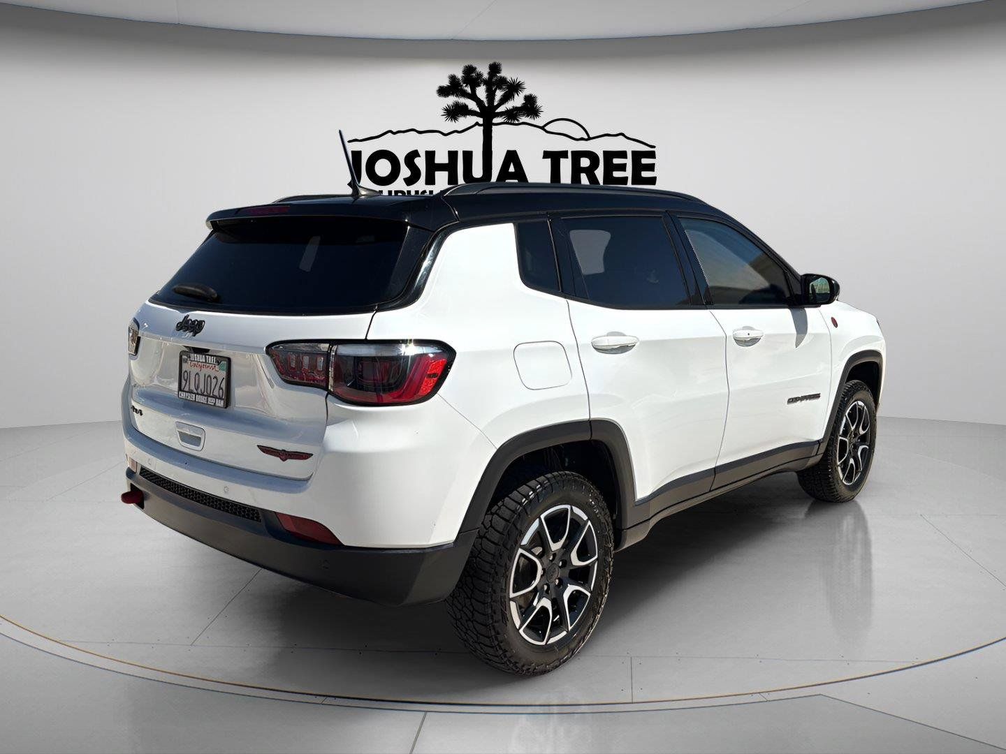 Used 2024 Jeep Compass Trailhawk AWD/4WD image 7