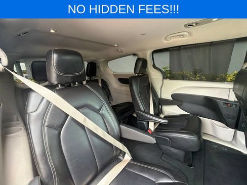 Used 2023 Chrysler Pacifica Touring-L FWD image 34