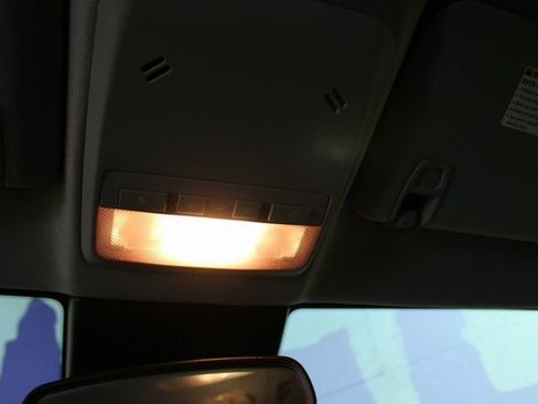 Used 2022 Chevrolet Trax LT w/ LT Convenience Package image 19