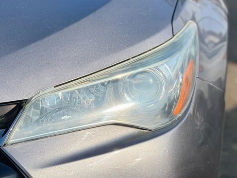 Used 2017 Toyota Camry SE image 25