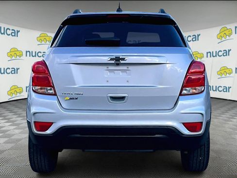 Certified 2022 Chevrolet Trax LT w/ Sport Edition image 5