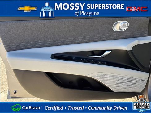 Used 2023 Hyundai Elantra Limited w/ Preferred Accessory Package FWD image 14