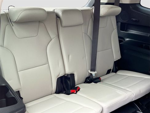 Used 2024 Kia Telluride EX w/ EX Captain's Chair Package image 30
