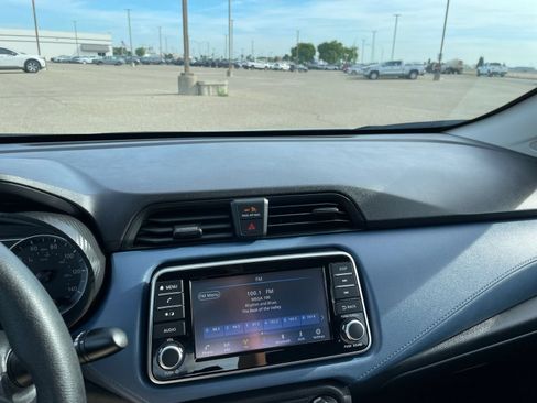 Used 2025 Nissan Versa SV FWD image 17