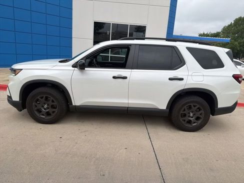 Used 2024 Honda Pilot TrailSport image 8