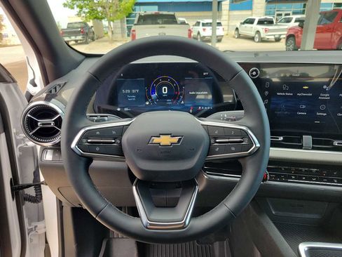 New 2026 Chevrolet Equinox LT w/ Convenience Package II FWD image 19