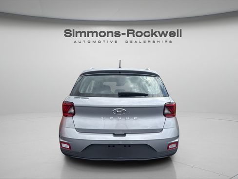 Used 2025 Hyundai Venue SEL FWD image 3